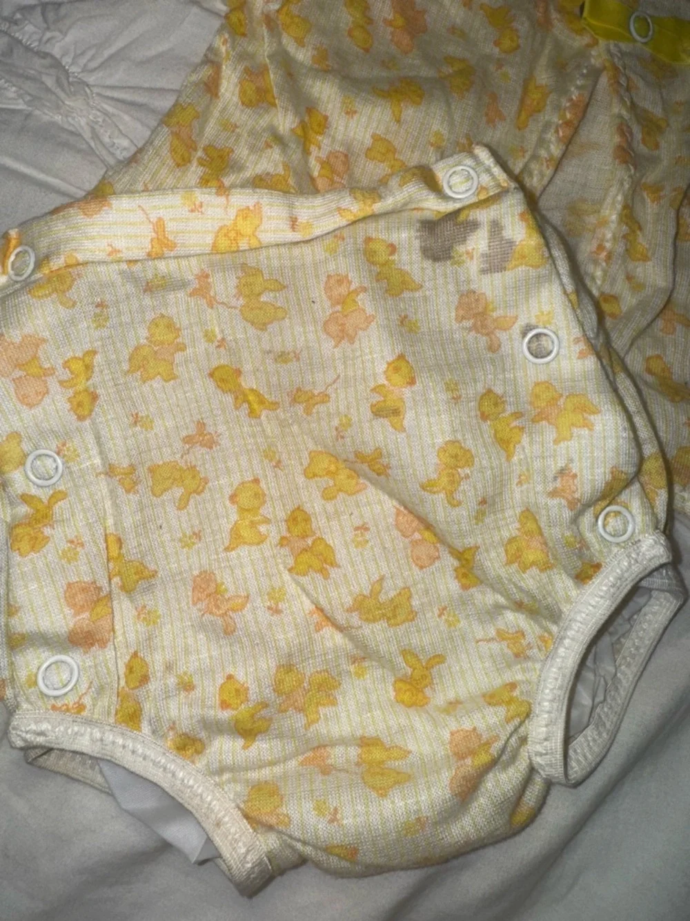 CARTER'S LAYETTE YELLOW SIZE SET PLASTIC LINNING- VINTAGE BABY ANIMALS
